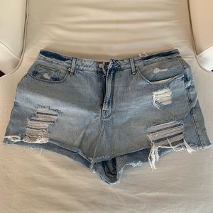 Good American ripped blue jean shorts 16